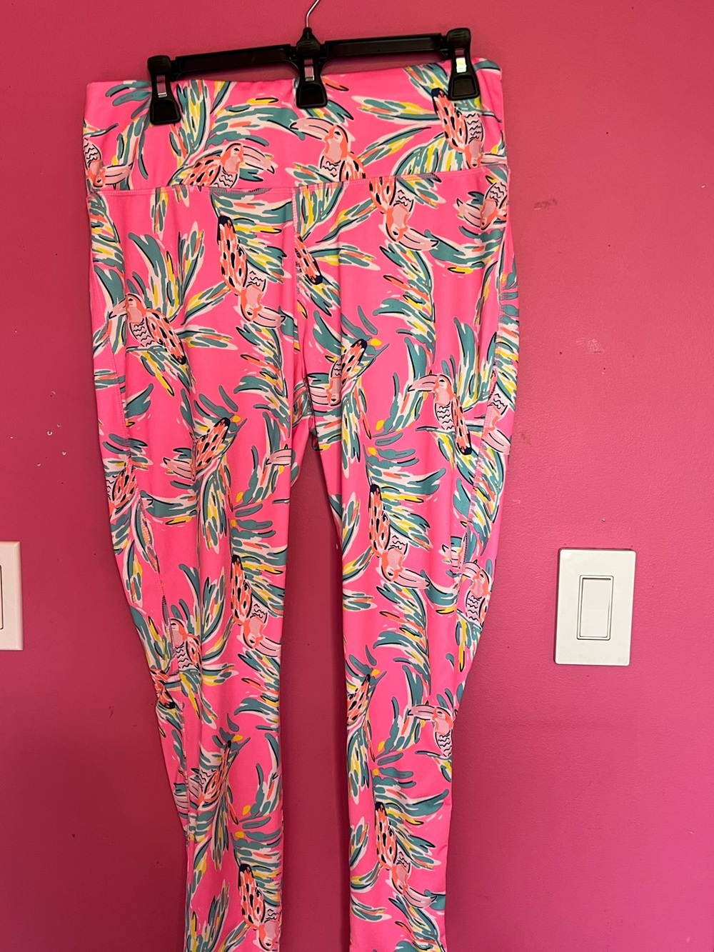 crown & ivy Pink Tropical-Print Stretch Leggings.              Size L